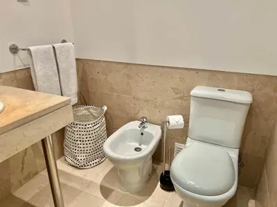 a kitchen with white cabinets and a sink and windows at Superbe appartement spacieux avec terrasse vue piscine in Vilamoura