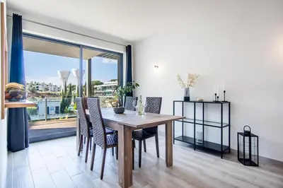 a bowl of fruit on a table in a kitchen at Appartement Luxueux dans un site Exceptionnelle Vilamoura in Vilamoura