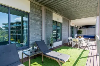 a table and chairs on a balcony with a view of a building at Appartement Luxueux dans un site Exceptionnelle Vilamoura in Vilamoura