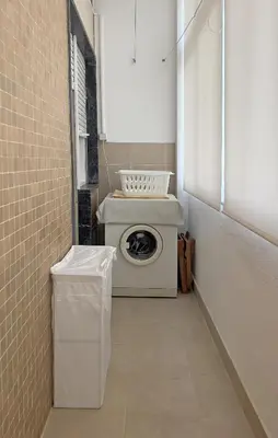 a washer and dryer in a small room at Casa AL Reis in Faro