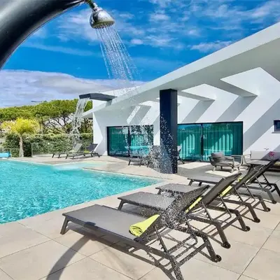 Villa Waterfall - Clever Details