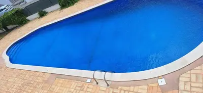 an overhead view of a large blue swimming pool at Casa Cerro Sol in Albufeira