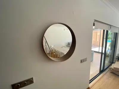 a round mirror on a wall in a room at Janelas do Oceano - Casa de Ferias T3 Vilamoura in Vilamoura