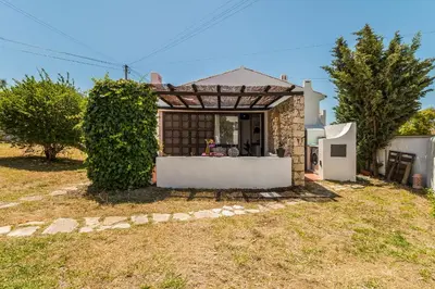 a small house with a fence in a yard at Casas Barulho - Villa Jacaranda A8 in Albufeira
