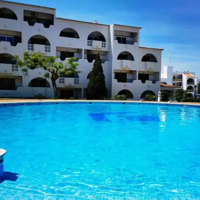 211 Apartamento moderno com vista para a piscina no centro da cidade
