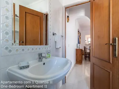 a bathroom with a sink and a mirror at Akisol Albufeira Sunny in Roja- Pé