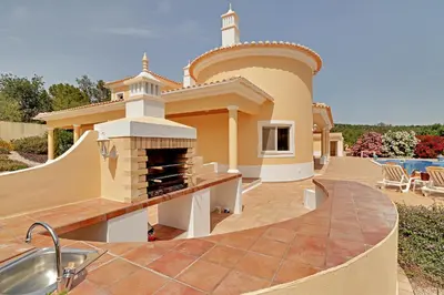 a villa with a kitchen and a swimming pool at Casa do Pomar by Portucasa in Alte