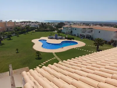 a view from the roof of a building with a swimming pool at Apartamento no Condomínio Baia Village com Piscina in Albufeira