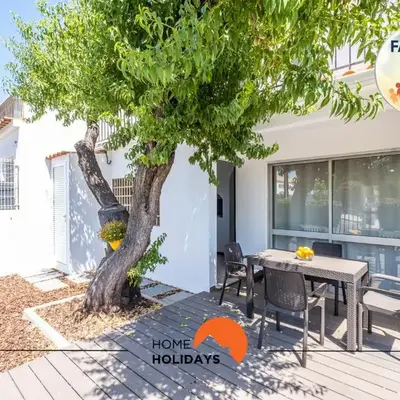 #047 Families Only - Almond Tree by Home Holidays