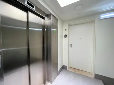 a hallway with a elevator and a door at Faro Design 2 by Homing in Faro