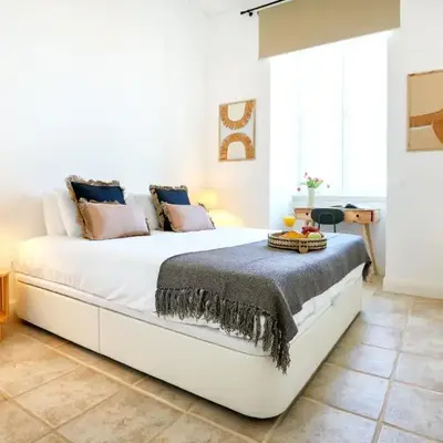 Hot Breeze Apartment