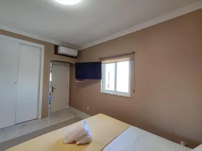a bedroom with a bed and a window in it at Casa das Oliveiras o seu refugio no Algarve in Quarteira