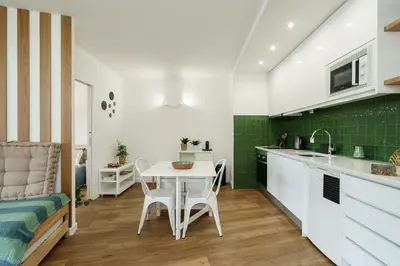 a kitchen and dining room with a table and chairs at TENNIS GOLF MAR - Apartamento renovado para 4 com AC e piscina in Vilamoura