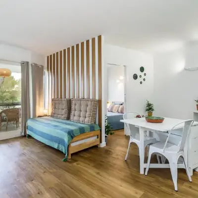 TENNIS GOLF MAR - Apartamento renovado para 4 com AC e piscina