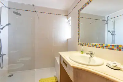 a bathroom with a sink and a shower at Villa Ocre in Galé