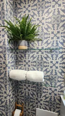a bathroom with a blue and white wall with towels at Casa do Sol Faro in Faro