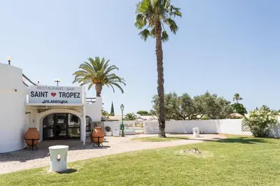 a building with a sign that reads start t motel at Aldeia do Golf O7 in Quarteira