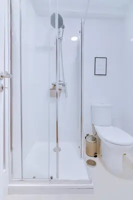 a bathroom with a shower and a toilet at À dos Reis in Faro
