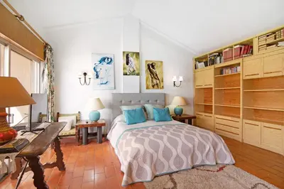 a bedroom with two beds and a window at T3 Duplex Albufeira in Olhos de Água