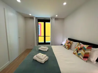 a bedroom with a large bed with towels on it at Faro Design 5 by Homing in Faro