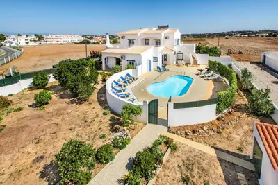 an aerial view of a villa with a swimming pool at Villa Dois Pinheiros in Albufeira