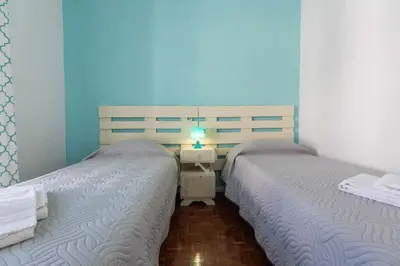 two beds sitting next to each other in a room at T3 Apartamento do Tenis in Albufeira