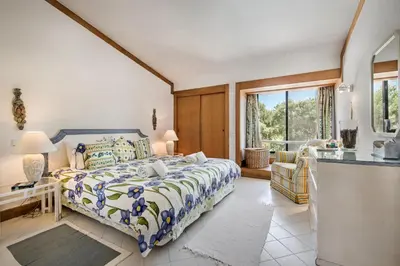 a large bedroom with a bed and a kitchen at Victory Village Beach Villa - Quinta do Lago in Quinta do Lago