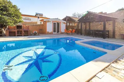 a swimming pool in front of a house at Villa V4 Máximo in Albufeira