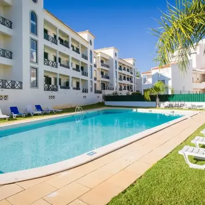 Central Albufeira 2-B Apt Sleeps 6 Pool Parking