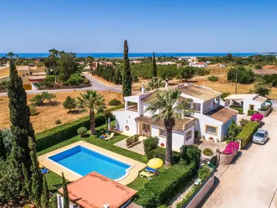 an aerial view of a house with a swimming pool at Vila Montejunto in Albufeira