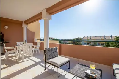a patio with chairs and a table on a balcony at Apartamento King in Vilamoura