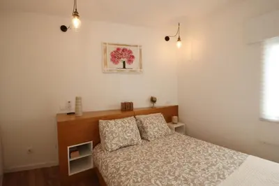 a bedroom with a bed and a window at Downtown Villa in Faro