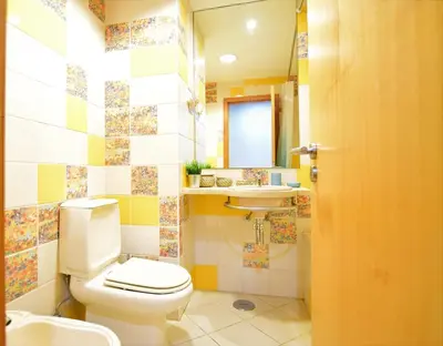 a bathroom with a toilet and a sink at Marina de Albufeira T2 até 6 pax Com Piscina e Vista Marina in Albufeira