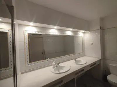 a bathroom with two sinks and a large mirror at douceur d'algarve in Albufeira
