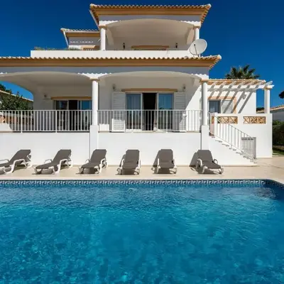 Villa White Cottage by SAPvillas