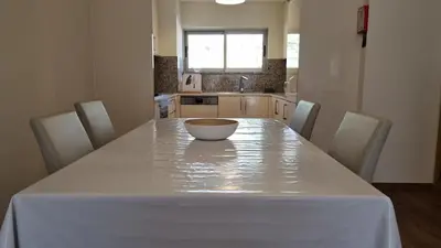 a kitchen with a table with a bowl on it at Splendide Appartement Standing Casa Biblos en Famille ou en Amoureux in Albufeira