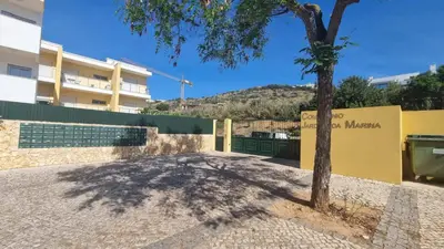 a tree in front of a building with a building at Splendide Appartement Standing Casa Biblos en Famille ou en Amoureux in Albufeira