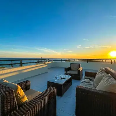 Luxury Penthouse wStunning Sea Views