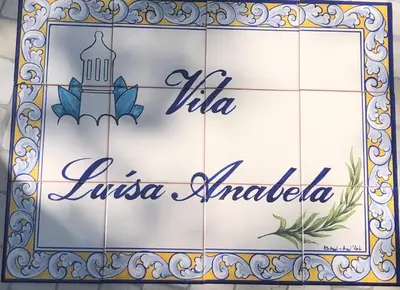 a sign for a mosque on a tile wall at Vila Luisa Anabela Piscine et Jacuzzi in Albufeira